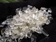 小粒タイプ リビアングラス さざれ 約20g入り 粒の大きさ約2mm-10mm 上質リビアングラス使用 透明 クリアイエロー隕石由来のインパクトガラス