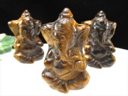 タイガーアイ ガネーシャ 彫刻置物 1個売り 重さ約35g-50g 繊細な天然石彫刻置物 金運を呼び込む 風水やインテリアに パワーストーン 天然石