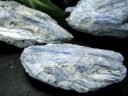 水晶共生あり カイヤナイト 原石 1個売り 重さ約150g-180g 独立心や探究心を強める石 心安らぐペールブルーとホワイトの色合い 藍晶石 ブラジル産 ngt