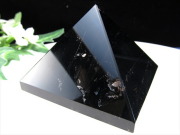 虹入り モリオン ピラミッド 231g 黒水晶 置物 ピラミッドパワー 天然石 パワーストーン 邪気払いの石最強の魔除け 邪気払いの石 チベット産 パワーストーン