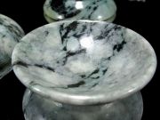 模様強めタイプ Mサイズ 天然翡翠 硬玉 杯・盃 最大幅約53mm-56mm 厚さ約12mm-16mm 1個売り 翡翠で一杯 天然翡翠を使用 贅沢な逸品 日本の国石 翡翠