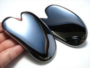 テラヘルツ鉱石 かっさ 羽型 ハート型 携帯用ポーチ付き 縦約75~85mm×横約50mm-55mm つやつや光沢で鏡のような表面 2026年 検査機関にて検査済み 本物保証