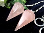 高品質 ミルキーピンク ローズクォーツ 6面カット ペンデュラム 1個売り 縦約34mm-37mm前後 チェーンの長さ約26cm リング付き ダウジングの必需品