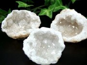 キラキラ 天然タイプ ちびジオード 昌洞 ハーフカット 1個売り 30g-40g 美結晶 天然石 空間浄化にもインテリアにも最適 モロッコ産 パワーストーン 天然石