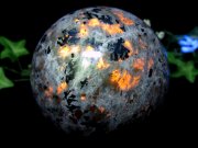 UVライトで蛍光 ユーパーライト 丸玉 直径71mm 重さ511g ブラックライトでオレンジ色に蛍光 悪いものから身を守ってくれる石 一点物
