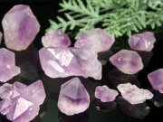 ラベンダーアメジスト 紫水晶 結晶 詰め合わせ 100gパック 約10mm-30mm 磨りガラスのようなマットな質感 愛の守護石 浄化用・インテリアに マダガスカル産