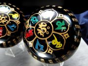 中サイズ オブシディアン六字真言彫り丸玉 サイズ約75mm-80mm 重さ600g前後 黒曜石使用 梵字&般若心経彫り パワーストーン 天然石