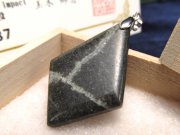 神秘の鉱石・天照石 天照石 てんしょうせき ペンダントトップ 1点物 石サイズ縦約37mm Silver925 証明書付属 個体識別番号記載 健康・浄化・開運 桐箱付属