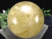 虹・六条スター入り ミルキー シトリン 丸玉 台座付 直径81.5mm 金運 財運 幸運 お守りにも ブラジル産 パワーストーン 天然石
