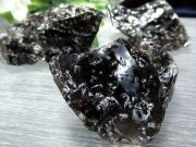 満天の星のような黒曜石 クリストバル石入りオブシディアン 黒曜石 原石 1個売り 重さ30g-40g パワーストーン すべての本質や未来を見通す力を持つ石