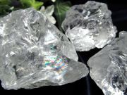 虹たっぷり 水晶原石 アイスデビル ロッククリスタル原石 1個売り約60g-90g 氷のような美しい透明水晶 大自然の力強さ アイリスクォーツ マダガスカル産
