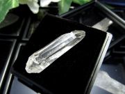 良質 宮崎水晶 板谷水晶 単結晶 SSサイズ 1個売り ルースケース入り ポジティブなエネルギーを引き寄せる 宮崎県 西米良村板谷産 パワーストーン 天然石