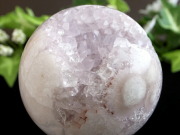 桜を思わせる花模様 笑口 桜瑪瑙 丸玉 置物 台座付 直径53mm 重さ188.6g ふんわりピンクカラー 1点物 マダガスカル産 パワーストーン 天然石