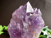アメジストの聖地が生んだ 大聖堂のような結晶 カテドラル アメジスト 単結晶原石 専用木製台座付 台座込み高さ 185mm 重さ 1589g