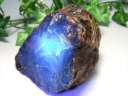 限定入荷 神秘のブルー発色 ブルーアンバー 原石 最大幅73mm 重さ約148g 琥珀 樹木由来の生命力 ブラックライトで変色 神秘のブルー スマトラ島産