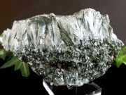 超レア 流通量極少結晶 天使の羽根のような美しさ セラフィナイト クリノクロア・天使の羽 原石 台座付 最大幅 117mm 重さ 393g キラキラ輝く集合体原石