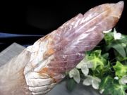 アメジストと瑪瑙共生 アメジスト・瑪瑙 フェザー彫刻 置物 最大幅153mm 重さ150g 紫の神秘と縞模様の調和 羽となって舞い降りる 1点物 ブラジル産