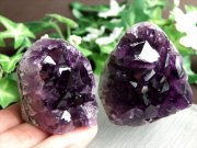濃い紫 手の平サイズ 4A アメジスト 紫水晶 クラスター スタンドタイプ 重さ160g-200g 1個売り 愛の守護石 浄化やインテリアに 紫水晶 天然石 ウルグアイ産