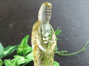 極上彫刻置物 シトリン 白衣観音 彫刻置物 木製台座付き 高さ115mm 重さ95g 無病息災・除災招福・子宝安産のご利益 風水やインテリアに 一点物