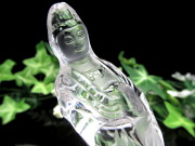 極上彫刻置物 天然水晶 白衣観音 彫刻置物 木製台座付き 高さ124mm 重さ128g 無病息災・除災招福・子宝安産のご利益 風水やインテリアに 一点物 ブラジル産
