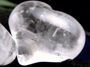 天然水晶 ハート型 タンブル 横25mm×縦21mm 1個売り ハート彫り ぷっくりかわいいハート クリスタル パワーストーン tn-p パワーストーン 天然石