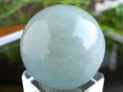 高品質 潤いたっぷり 濃いめ アクアマリン 丸玉 台座付 直径29mm 重さ33.2g 3月の誕生石 海の守護石 美しい若さと幸せな喜びの象徴 夏色のスフィア