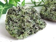 太陽の象徴 ペリドット かんらん石 結晶原石 1個売り 重さ130g-160g 迫力の母岩付き たっぷり粒々結晶 8月の誕生石 パワーストーン 大人気天然石