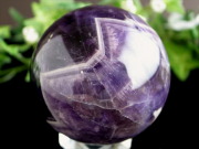 くっきり結晶 シェブロン アメジスト 丸玉 台座付 直径52mm 重さ202g くっきり山模様 愛の守護石 癒しと安らぎの石 一点もの 紫水晶 ブラジル産