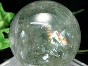 今回入荷の中で1番透明 虹入り 5A プラシオライト 緑水晶 丸玉 直径49.0mm 重さ163g 透明グリーンアメジスト 癒し・ストレス緩和の石 ブラジル産