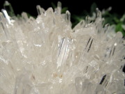 虹入り 4A 四川省産 水晶 クラスター 最大幅118mm 重さ527g 透明 超人気針状群生 浄化 1点もの 四川省産 パワーストーン 天然石
