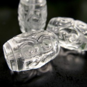 激安宣言 1粒売り 天然水晶 マニコロ 摩尼車 彫刻天珠型 ビーズ 長さ約15mm 幅約9.5mm 澄んだ輝きを放つ天然水晶 浮き彫り立体彫刻ビーズ 4月の誕生石