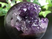 レアな笑口のアメジスト アメジスト 笑口 紫水晶 丸玉 台座付 直径 48mm 重さ 147g 透明 愛の守護石 癒しと安らぎの石 一点もの ウルグアイ産 パワーストーン