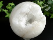 キラキラ結晶 厳選 モロッコ産 水晶ジオード 丸玉 台座付 直径74mm 重さ355g 浄化に 極上キラキラ水晶 1点もの モロッコ産 パワーストーン 天然石