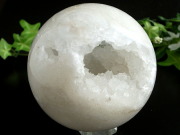 キラキラ結晶 厳選 モロッコ産 水晶ジオード 丸玉 台座付 直径75mm 重さ405g 浄化に 極上キラキラ水晶 1点もの モロッコ産 パワーストーン 天然石