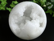 キラキラ結晶 厳選 モロッコ産 水晶ジオード 丸玉 台座付 直径82mm 重さ457g 浄化に 極上キラキラ水晶 1点もの モロッコ産 パワーストーン 天然石
