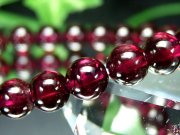 美しいワインレッドパープル 4A+ ロードライト ガーネット ブレスレット 7.5mm-8mm×24珠 魅惑のワインレッドカラー 真実の愛の石