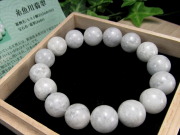 ほんのりブルー 糸魚川翡翠 ブレスレット 桐箱・証明書付 12.5mm-13mm×16珠 日本の国石 翡翠 成功と繁栄の象徴 5月の誕生石 糸魚川 翡翠 ひすい ヒスイ