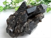 天然の黒光り 天然 黒水晶 モリオン クラスター原石 重さ295g 最大幅約121mm 大自然の力強さを感じる漆黒の水晶 最強の魔除け・邪気払いの石 1点物