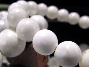世界最古の翡翠 糸魚川翡翠 白翡翠 硬玉 ブレスレット 桐箱・証明書付 10mm-10.5mm×19珠前後 やわらかな乳白色 日本の国石 翡翠 成功と繁栄の象徴