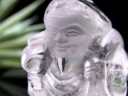 七福神の福の神 天然水晶 大黒天 だいこくてん 様 彫刻置物 高さ約49mm 約46.7g 豊かな表情が鮮明に彫刻された逸品 安心立命・福運招来・豊作の神様
