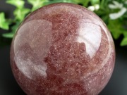 希少 レア石 キラキラ有り モスコバイト 白雲母 丸玉 直径 61mm 重さ 325g マンガンを含む深い赤褐色 キラキラと輝く小豆色の丸玉 一点もの ロシア産
