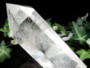 水晶 ポイント 六角柱 置物 木製台座付き 高さ132mm 重さ288g 極上超透明 水晶 クリスタル 水晶ポイント 浄化 インテリア 一点もの ブラジル産