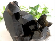 天然の黒光り 天然 黒水晶 モリオン クラスター 原石 重さ719g 最大幅約103mm 大自然の力強さを感じる漆黒の水晶 最強の魔除け・邪気払いの石 1点物