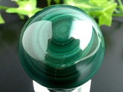 4A マラカイト 丸玉 台座付 直径約39.5mm 重さ129g 美麗繊細模様 濃厚グリーン 魔除け 肉体と精神を癒す石 一点物 コンゴ産 パワーストーン 天然石