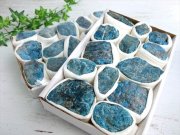 箱売り アパタイト 原石 タイプ 詰合せ 平均800g 平均15個入り 箱サイズ約12cm×19cm 不安の解消に ブラジル産 パワーストーン 天然石