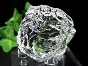 宙に浮く台座付き かっこみ水晶 置物 直径約40mm 氷のような透明感と唯一無二の造形美 ブラジル産 パワーストーン 天然石 天然水晶 置物