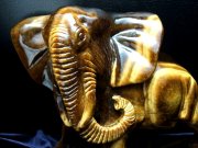 力の象徴 タイガーアイ彫刻 象(ゾウ)彫り置物 全長約178mm 重さ約2150g 幸運の象徴 仕事で成功を収めたい方へ 極上立体彫り 一点もの 黄鉄鉱