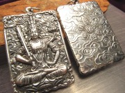 高品質シルバー 虚空蔵菩薩 彫刻 ペンダントトップ 無限の徳と智慧 両面彫刻 キーホルダーにも使える大き目サイズ Silver925