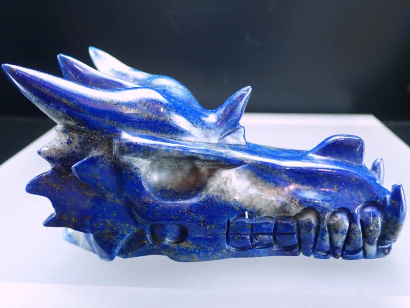 ラピスラズリ ドラゴンヘッド 置物 重さ355g、最大幅105mm 龍頭彫り 9月の誕生石 幸運の象徴 世界最古のパワーストーン 深い瑠璃色 青金石 お部屋のインテリアに yam-1