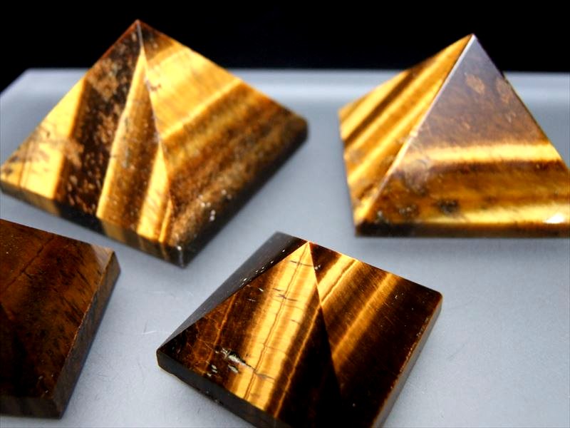 3A+ タイガーアイ ピラミッド置物 重さ 180g-190g ピラミッドパワー 天然石ピラミッド置物 つやつやシャトヤンシー 南アフリカ